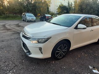 2017 Toyota Camry VII (XV50) Рестайлинг 2, белый, 2345000 рублей, вид 1