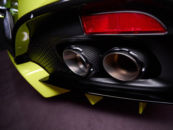 2018 Aston Martin V8 Vantage IV, зелёный - вид 15