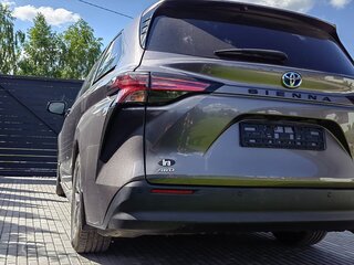 2021 Toyota Sienna IV, серый, 3300000 рублей, вид 3