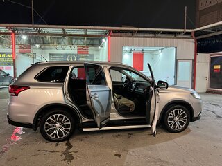 2015 Mitsubishi Outlander III Рестайлинг 2, серебристый, 1750000 рублей, вид 3