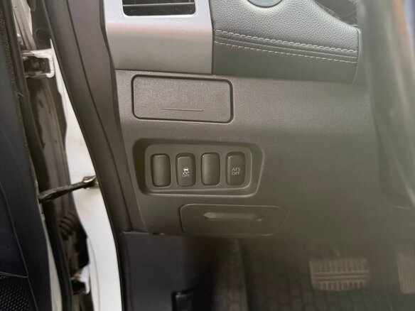 2011 Mitsubishi Outlander II Рестайлинг, белый, 1200000 рублей - вид 24