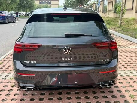 2023 Volkswagen Golf VIII, чёрный, 2100000 рублей, вид 5