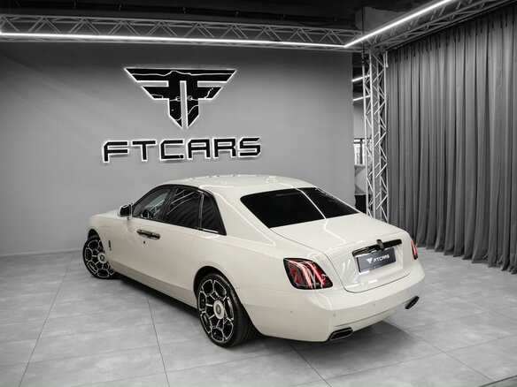 2025 Rolls-Royce Ghost Black Badge II Рестайлинг (Series II), серый, 47294000 рублей - вид 12