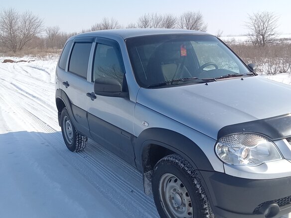 2018 Chevrolet Niva I Рестайлинг, серебристый, 730000 рублей - вид 12
