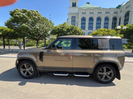 2020 Land Rover Defender 110 II, коричневый, 5349000 рублей, вид 4