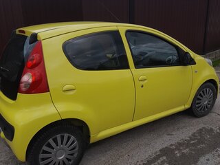 2007 Peugeot 107 I, жёлтый, 380000 рублей, вид 3