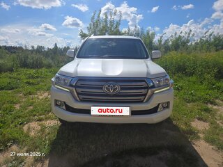 2016 Toyota Land Cruiser 200 Series Рестайлинг 2, белый, 8500000 рублей, вид 3
