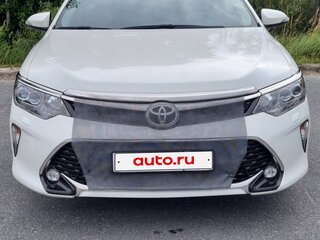 2017 Toyota Camry VII (XV50) Рестайлинг 2, белый, 2515000 рублей, вид 3