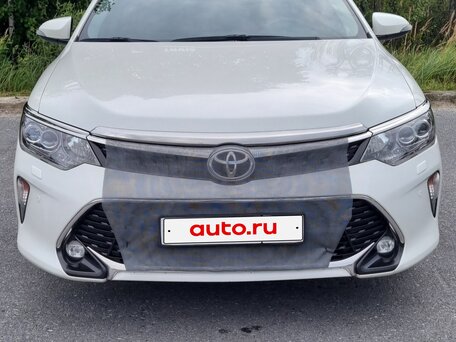 2017 Toyota Camry VII (XV50) Рестайлинг 2, белый, 2530000 рублей, вид 3