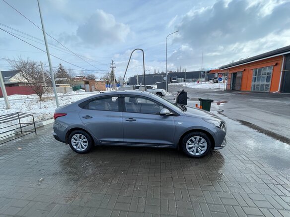 2020 Hyundai Solaris II, серый, 1700000 рублей - вид 3