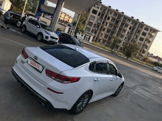 2019 Kia Optima IV Рестайлинг, белый, 2500000 рублей, вид 1