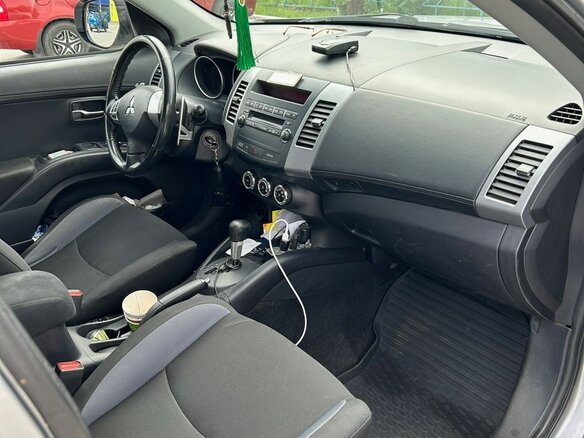 2010 Mitsubishi Outlander II Рестайлинг, серебристый, 1200000 рублей - вид 5