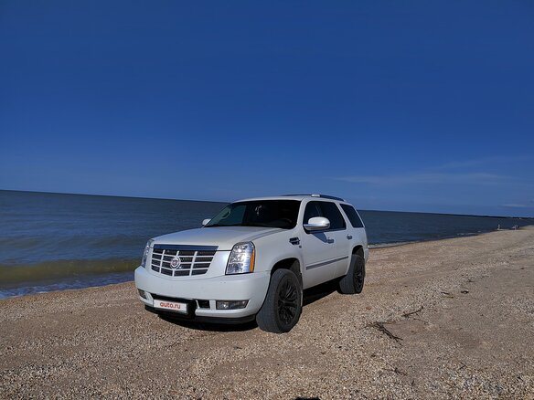 2008 Cadillac Escalade III, белый, 1800000 рублей - вид 2