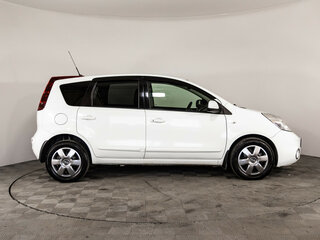 2013 Nissan Note I Рестайлинг, белый, 874000 рублей, вид 4