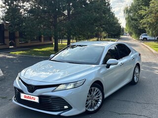 2021 Toyota Camry VIII (XV70), белый, 2999999 рублей, вид 3