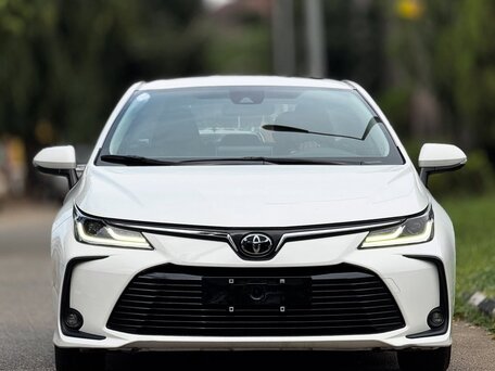2022 Toyota Corolla XII (E210) Рестайлинг, белый, 1640000 рублей, вид 2