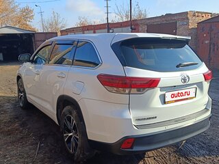 2021 Toyota Highlander III (XU50) Рестайлинг, белый, 4300000 рублей, вид 3