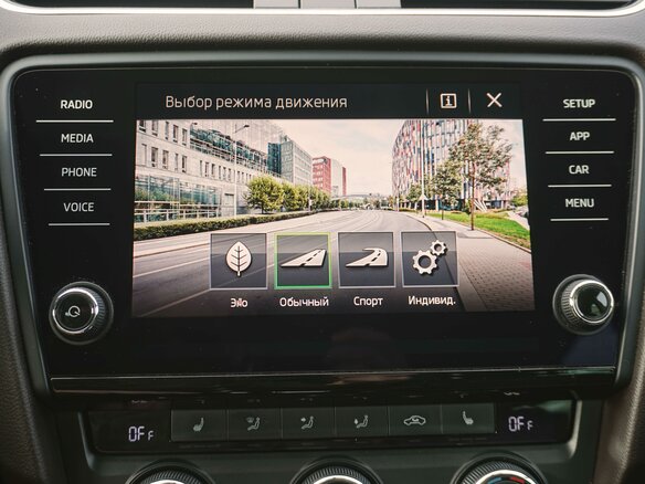 2014 Skoda Octavia Scout III (A7), бежевый, 1930000 рублей - вид 26