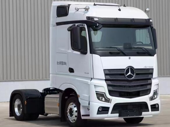 2023 Mercedes-Benz Actros, серебристый, 12500000 рублей - вид 1