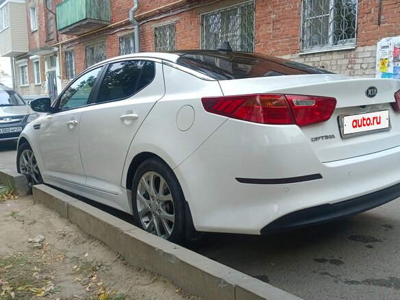 2014 Kia Optima III Рестайлинг, белый, 820000 рублей - вид 4