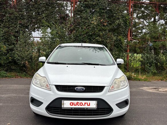 2010 Ford Focus II Рестайлинг, белый, 620000 рублей - вид 1