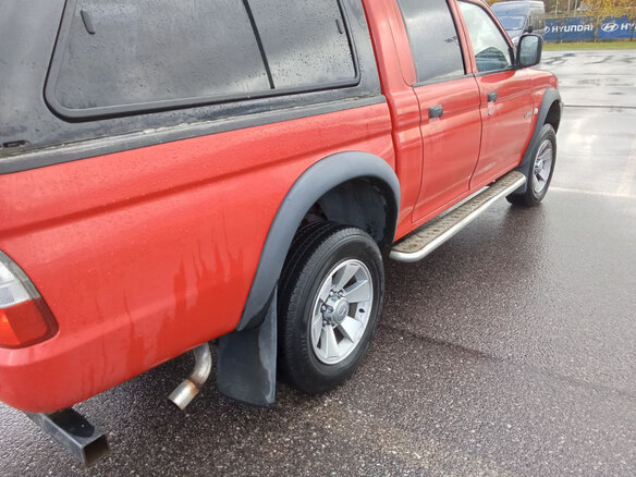2005 Mitsubishi L200 III, красный, 1100000 рублей - вид 5