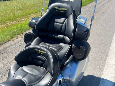 2003 Honda GL 1800 Gold Wing, серебристый, 900000 рублей, вид 2