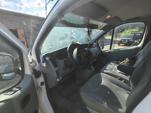 2007 Renault Trafic II Рестайлинг, белый, 1450000 рублей - вид 2