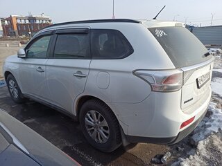 2013 Mitsubishi Outlander III, белый, 1250000 рублей, вид 3