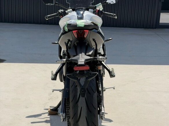 2025 Triumph Daytona 660, белый - вид 6