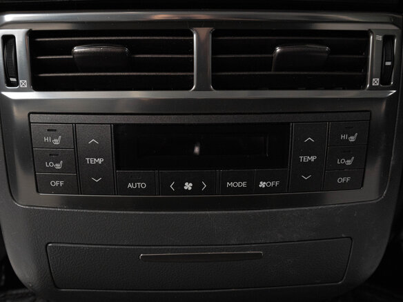 2008 Lexus LX 570 III, серебристый, 3600000 рублей - вид 15