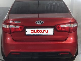 2013 Kia Rio 5-speed III, красный, 650000 рублей, вид 4