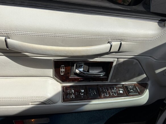 1992 Lincoln Town Car II, белый, 2250000 рублей - вид 15