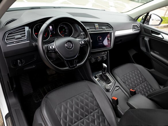 2017 Volkswagen Tiguan II, белый, 1995000 рублей - вид 12