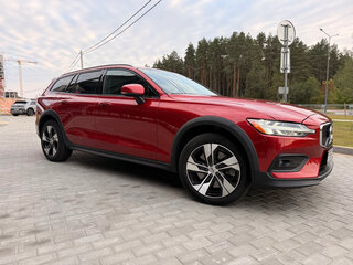2021 Volvo V60 Cross Country II, пурпурный, 2720000 рублей, вид 4