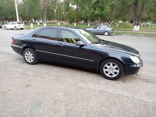 1999 Mercedes-Benz S-Класс 500 Long IV (W220), чёрный, 2600000 рублей, вид 1