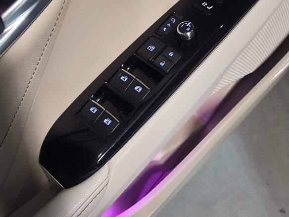 2019 Toyota Camry VIII (XV70), белый, 3750000 рублей - вид 16