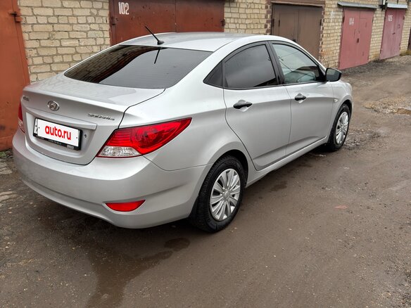 2011 Hyundai Solaris I, серебристый, 810000 рублей - вид 4