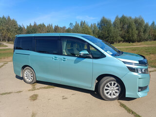 2016 Toyota Voxy III (R80), зелёный, 1900000 рублей, вид 2