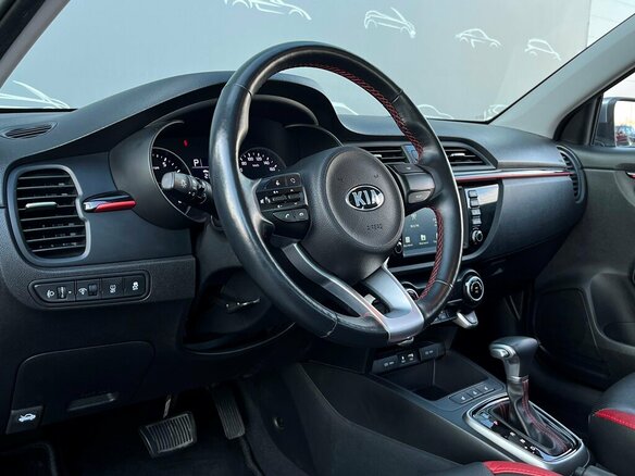 2020 Kia Rio IV, серый, 1642200 рублей - вид 4