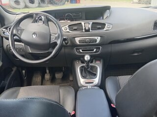 2015 Renault Scenic III Рестайлинг 2, серебристый, 960000 рублей, вид 3