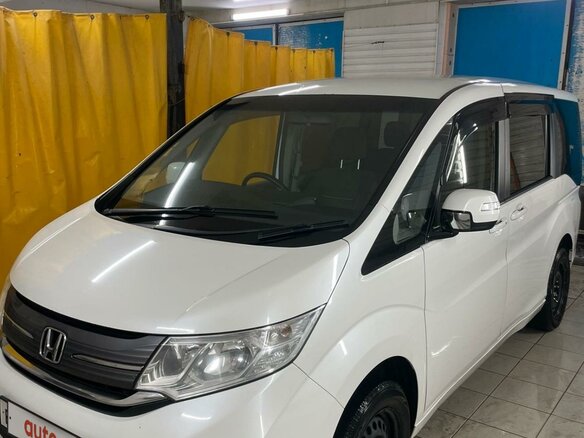 2016 Honda Stepwgn V, белый, 1750000 рублей
