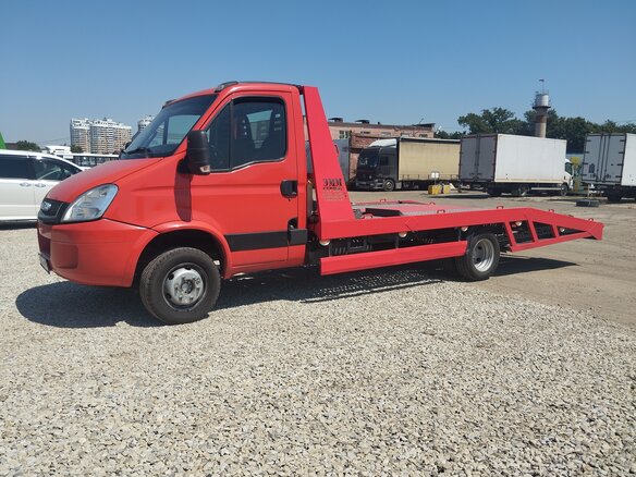 2011 Iveco Daily, красный, 2500000 рублей - вид 3