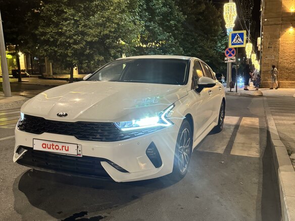 2020 Kia K5 III, белый, 1850000 рублей - вид 1