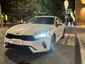 2020 Kia K5 III, белый, 1850000 рублей - вид 1