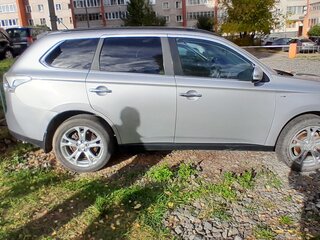2013 Mitsubishi Outlander III, серебристый, 2000000 рублей, вид 3