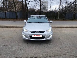 2012 Hyundai Solaris I, серебристый, 700000 рублей, вид 3