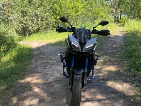 2017 Yamaha MT-09 Tracer (FJ-09), серебристый, 899000 рублей, вид 5