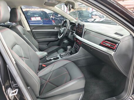 2025 Volkswagen Lavida III Рестайлинг, чёрный, 1590000 рублей, вид 5