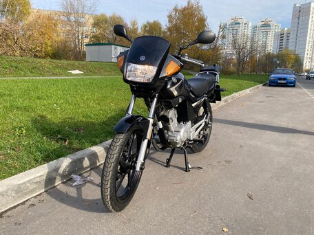 2021 Yamaha YBR125, чёрный, 249000 рублей, вид 4